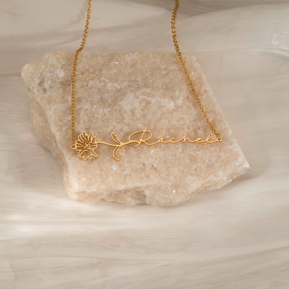 Haiyufly Custom Name Necklace  - Birth Flower Necklace 리뷰 및 가격
